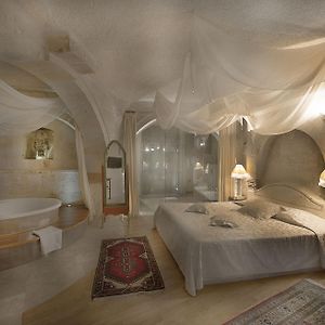 Deluxe  Cave Suite